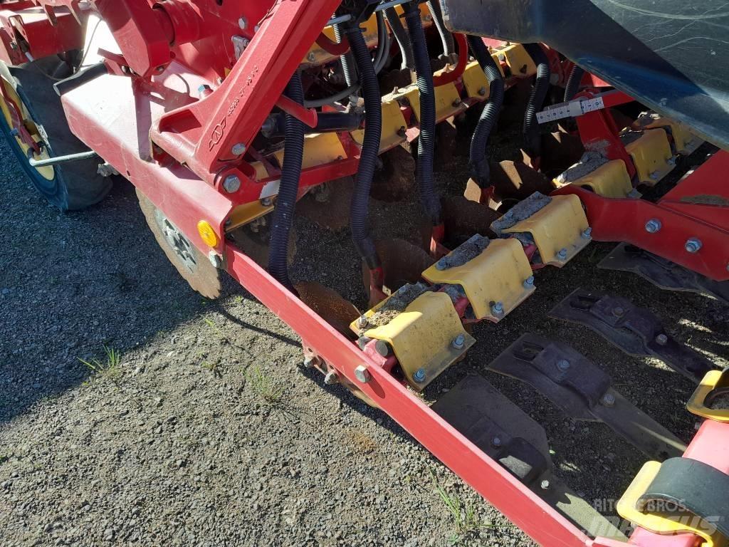 Väderstad Rapid 400 多功能条播机