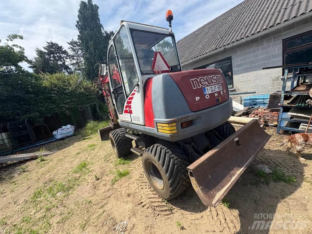 Neuson 6502WD 轮式挖掘机