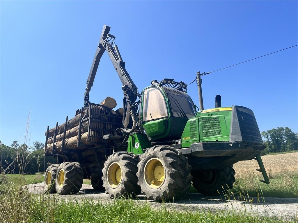 John Deere 1210E 集运机