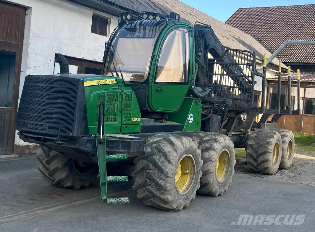 John Deere 1210E 集运机