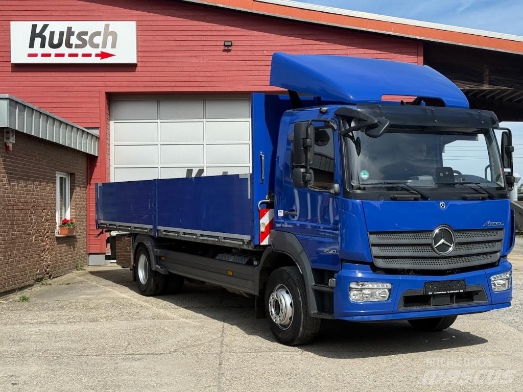 Mercedes-Benz 1630L 平板栏板货车