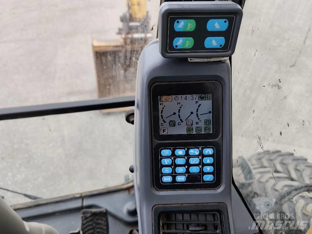 Komatsu PW 160-7E0 轮式挖掘机