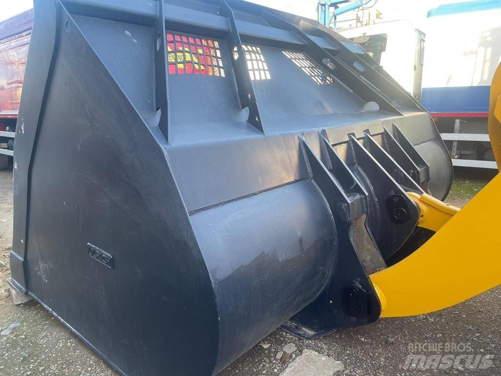 Komatsu WA 470 轮式装载机