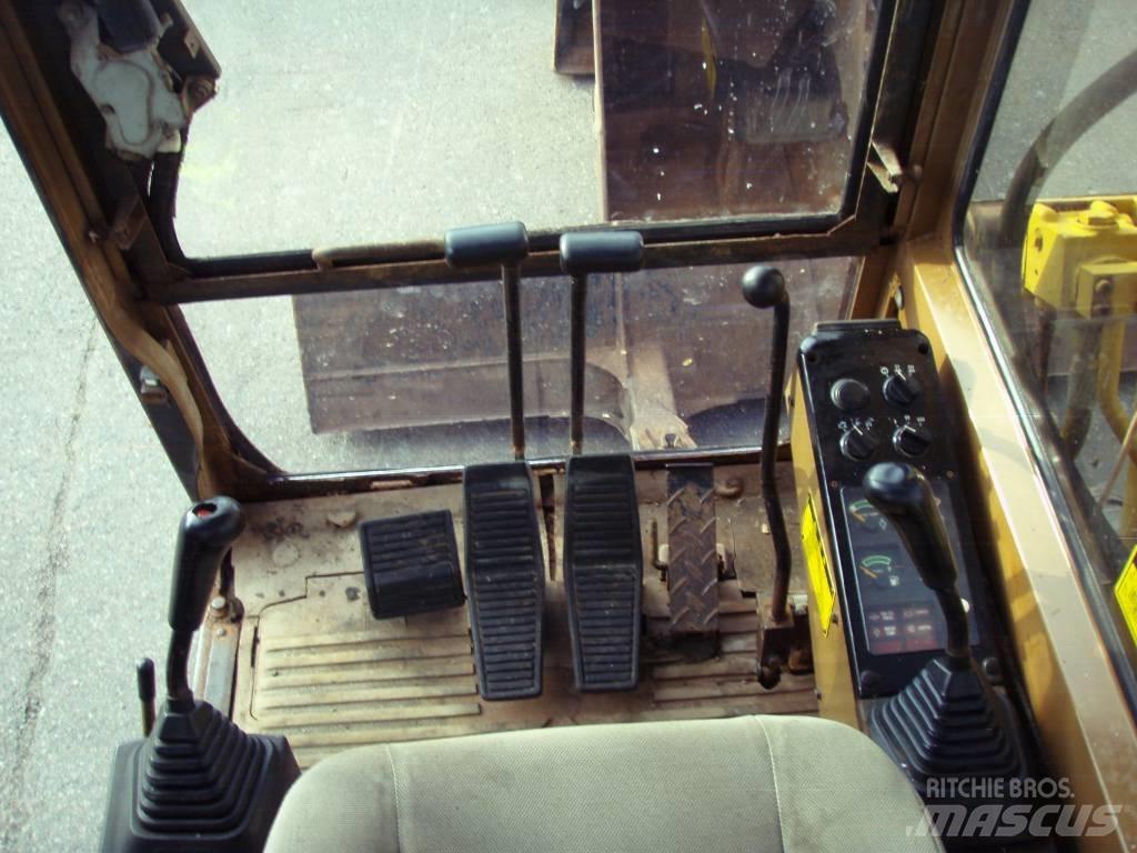 CAT E 70 B 中型挖掘机