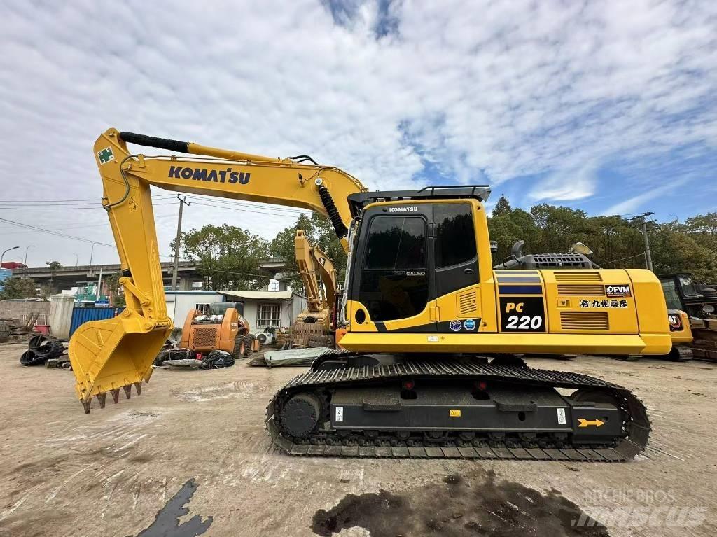 Komatsu pc220 履带挖掘机