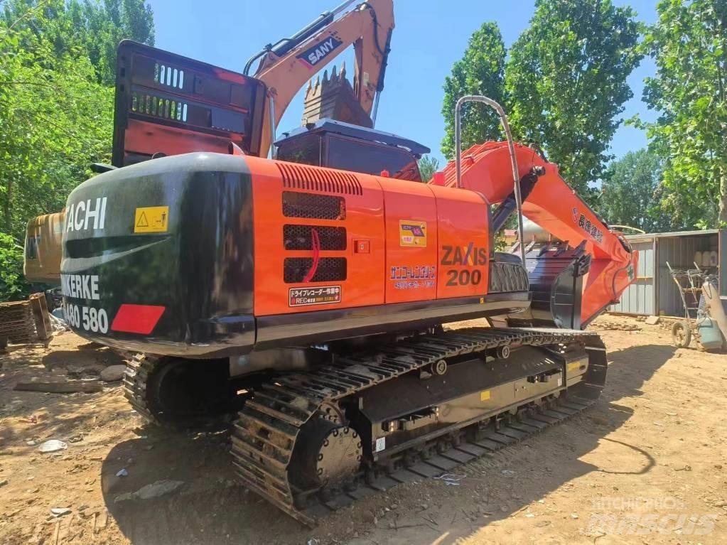 Hitachi ZX200 履带挖掘机
