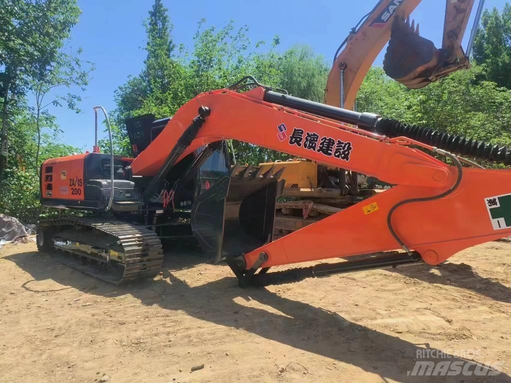 Hitachi ZX200 履带挖掘机