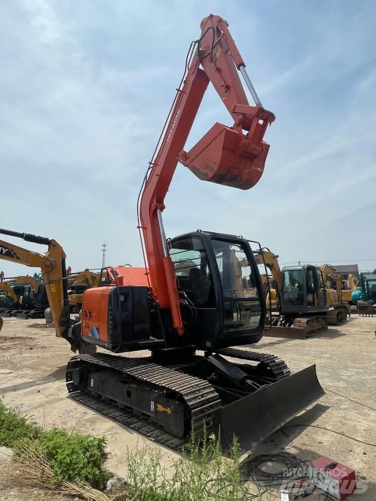 Hitachi ZX 70 中型挖掘机
