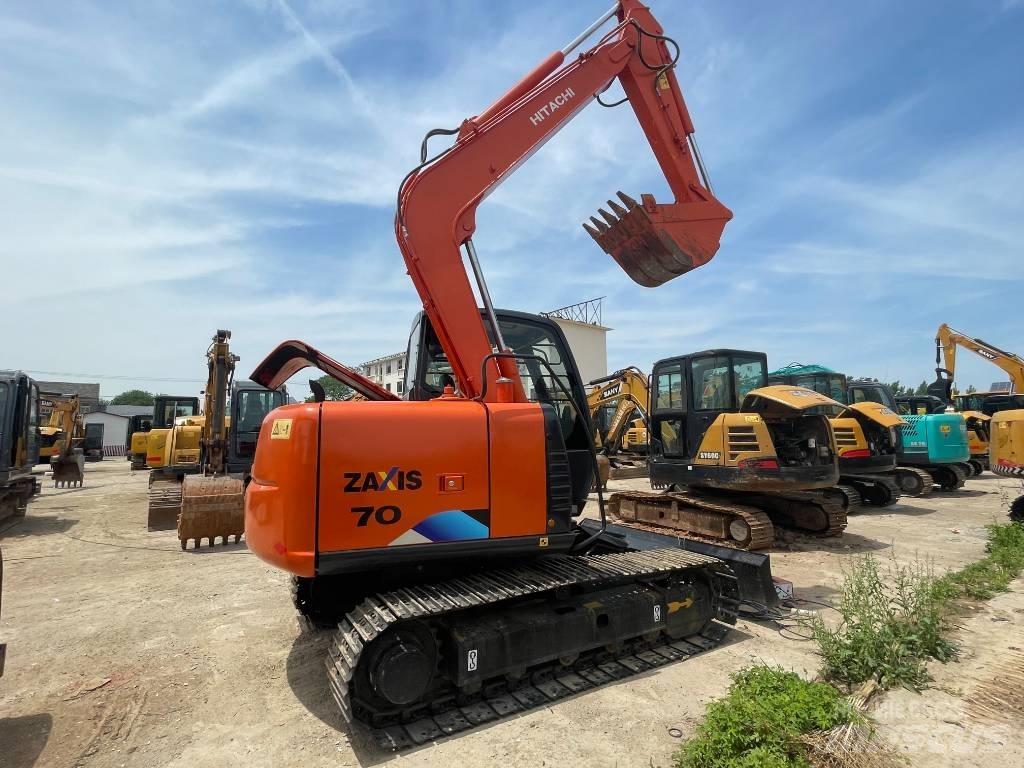 Hitachi ZX 70 中型挖掘机
