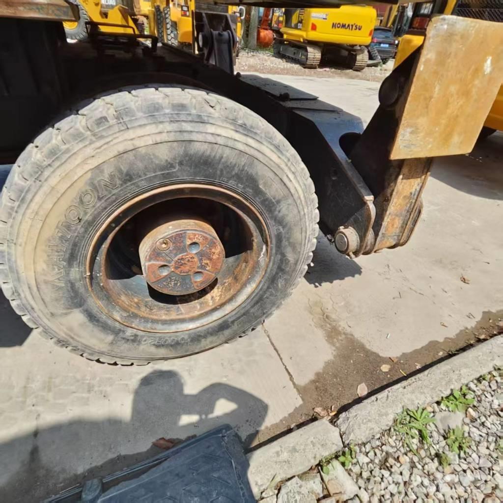 Hyundai R210W-9 轮式挖掘机