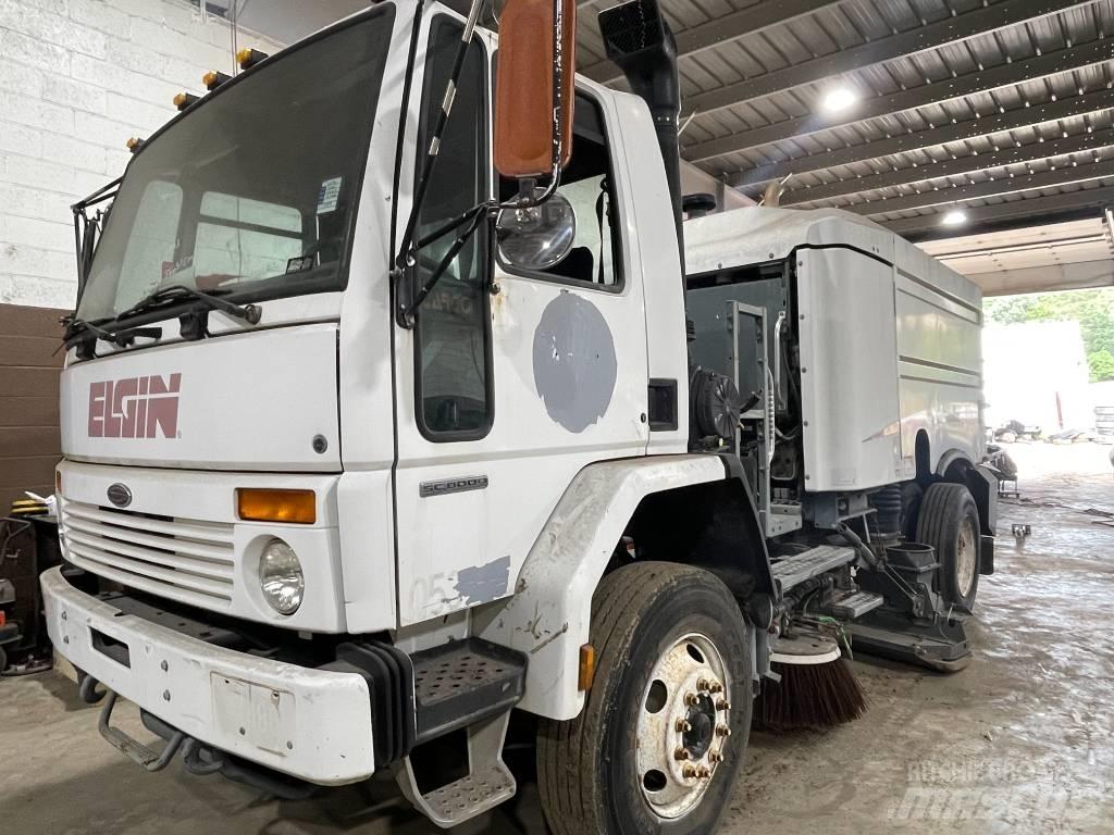Sterling SC8000 道路清扫车