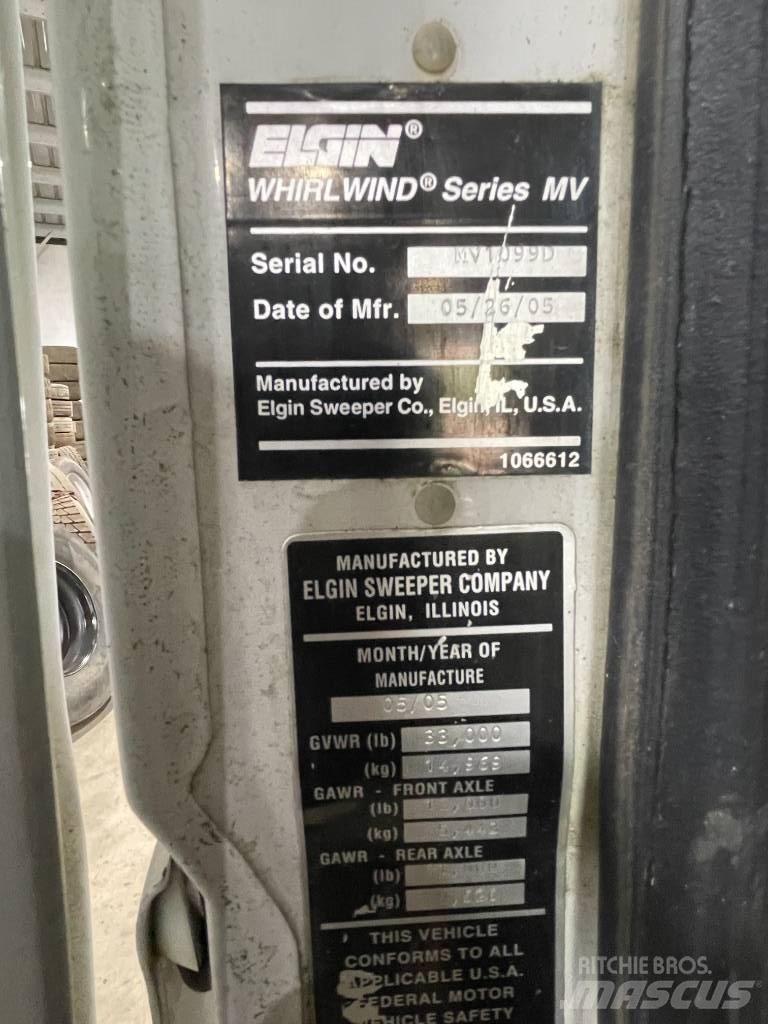 Sterling SC8000 道路清扫车
