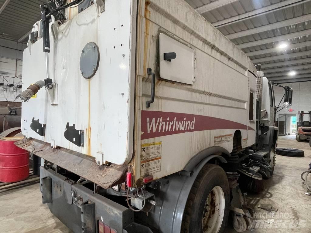 Sterling SC8000 道路清扫车