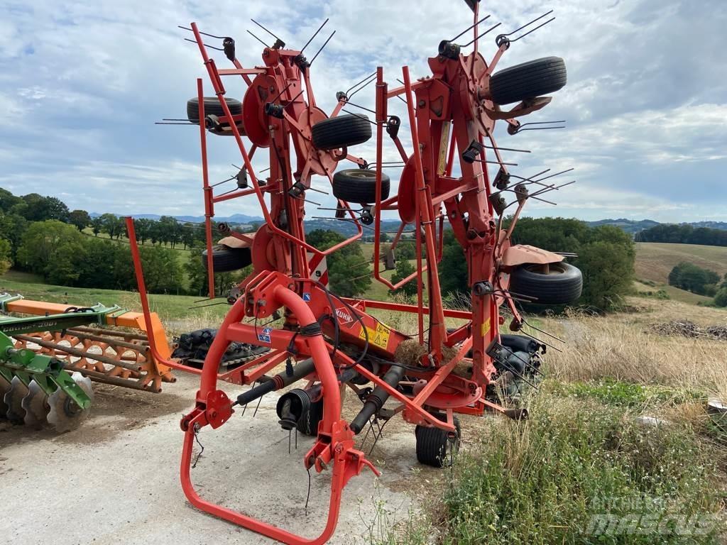 Kuhn GF8702 犁耙和摊草机