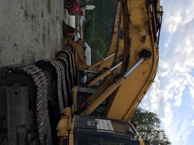 Komatsu 450 履带挖掘机