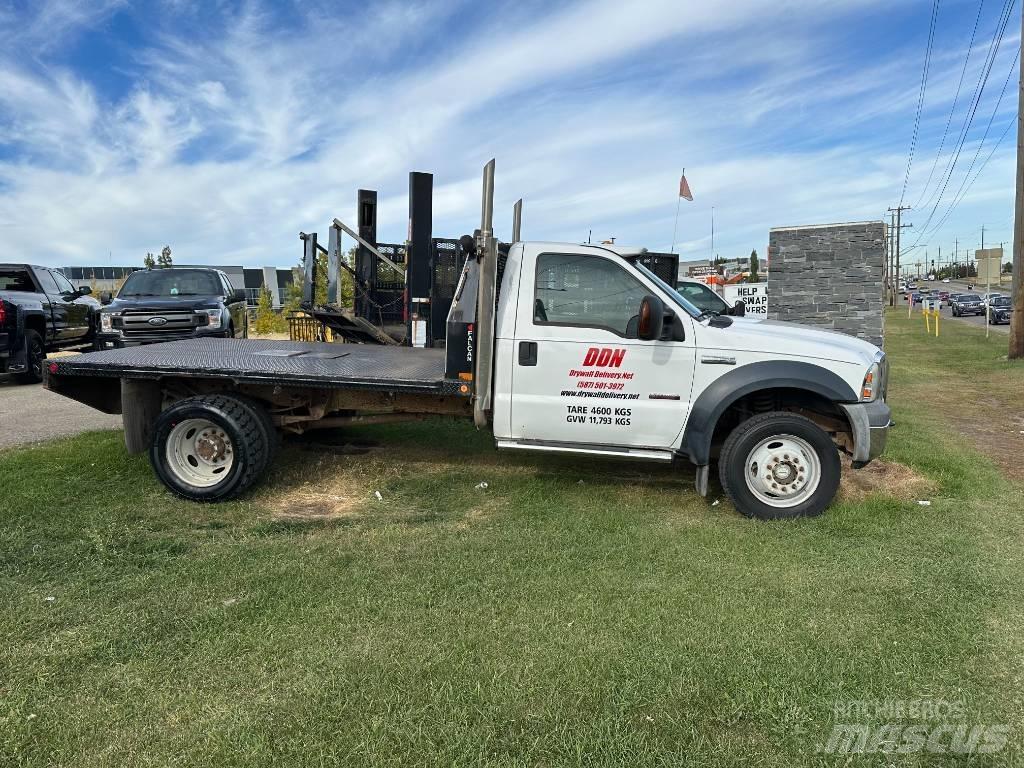Ford F 550 XLT 平板栏板货车