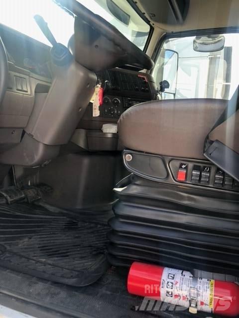 Volvo VNL 牵引车