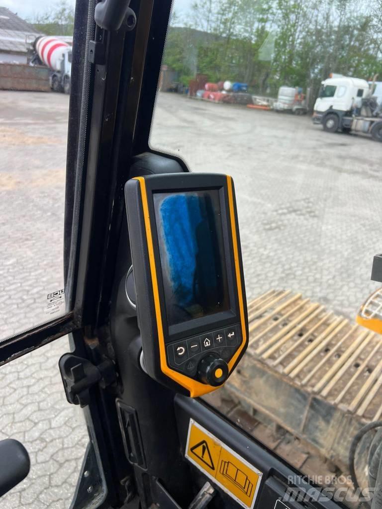JCB JS 330 LC 履带挖掘机