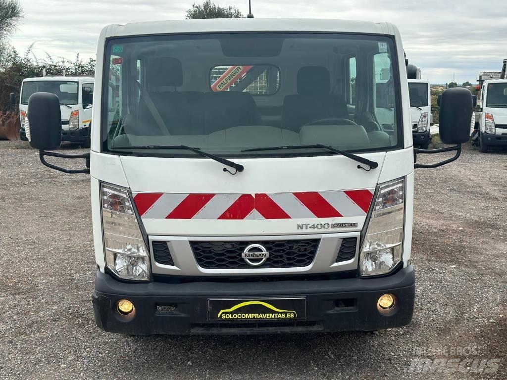 Nissan NT 400 皮卡车