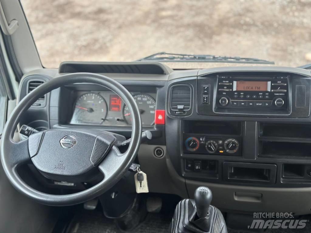 Nissan NT 400 皮卡车