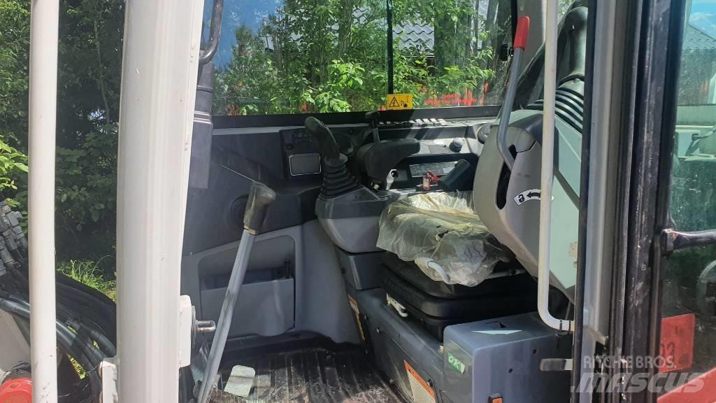 Takeuchi TB230 小型挖掘机