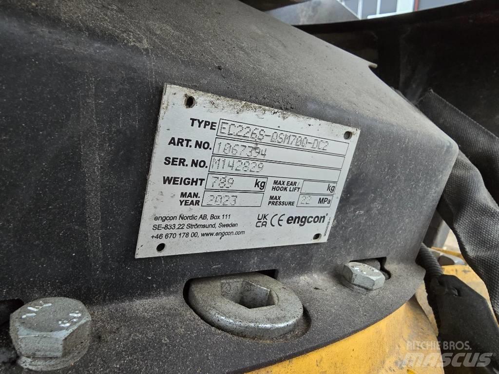 Komatsu PC 228 US-11 履带挖掘机