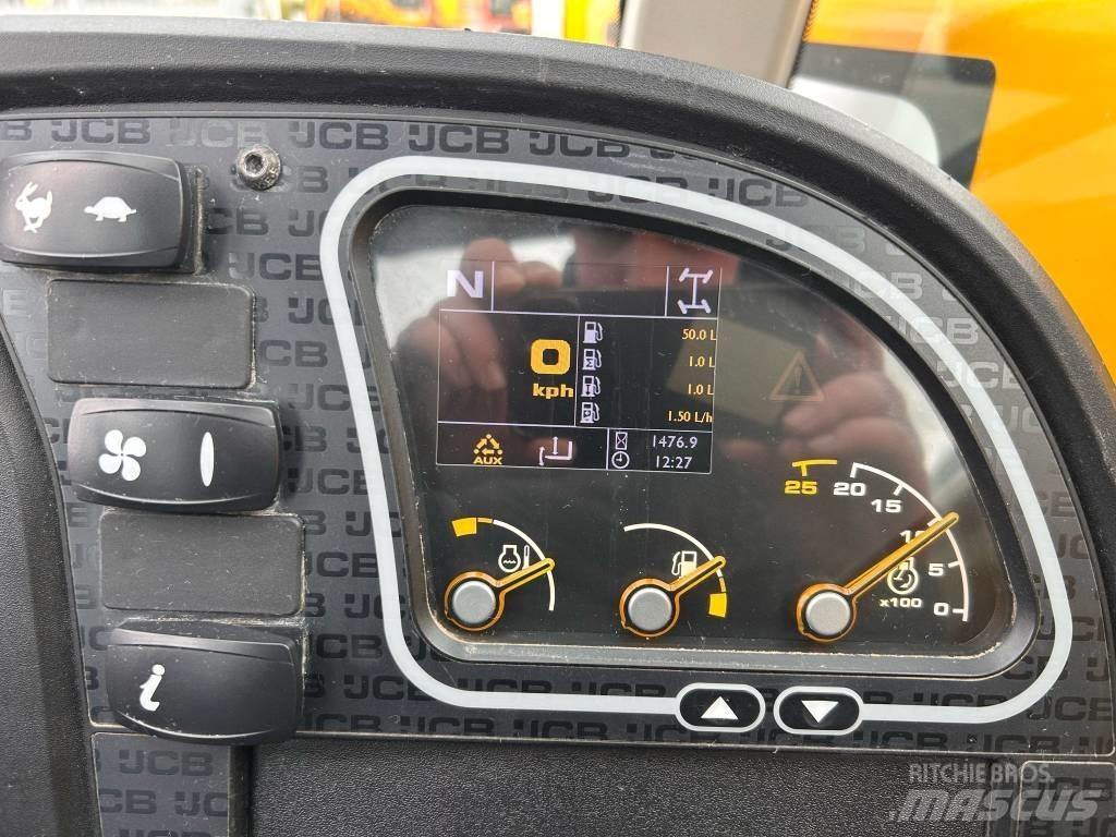JCB 525-60 伸缩臂叉装车|叉装车