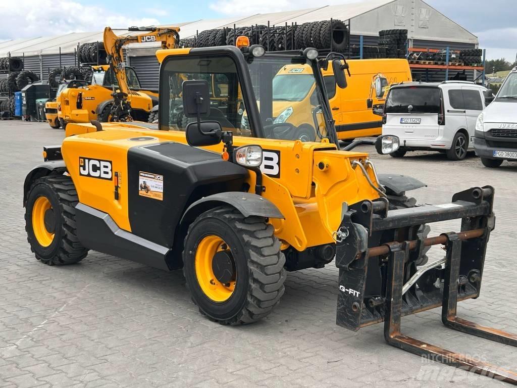 JCB 525-60 伸缩臂叉装车|叉装车