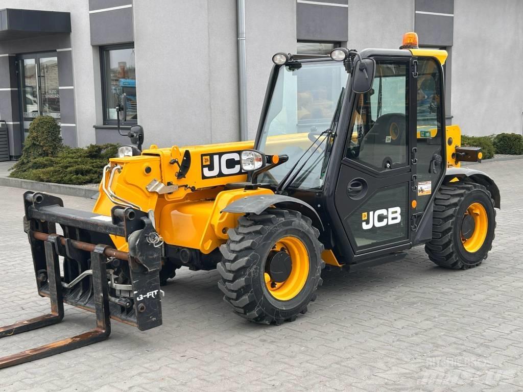 JCB 525-60 伸缩臂叉装车|叉装车