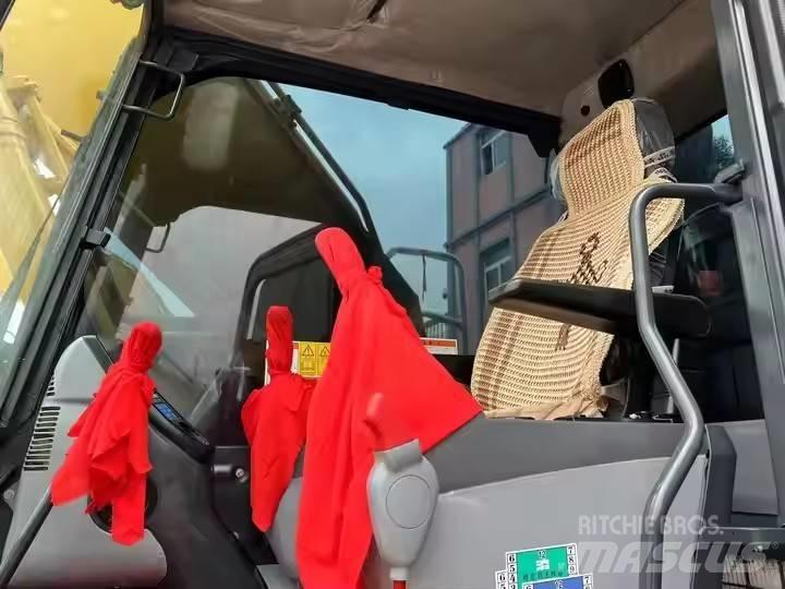 Komatsu PC 200 履带挖掘机