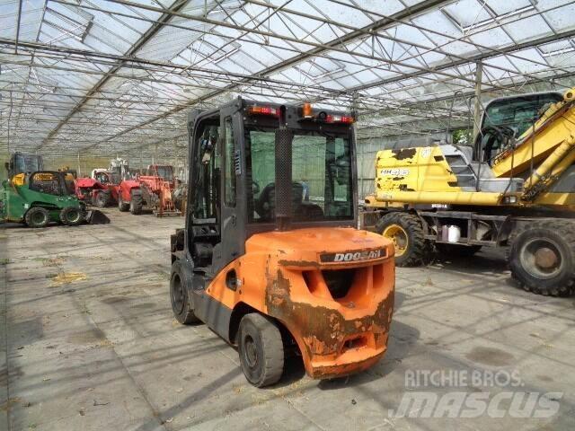 Doosan D35C-7 柴油叉车