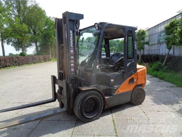 Doosan D35C-7 柴油叉车