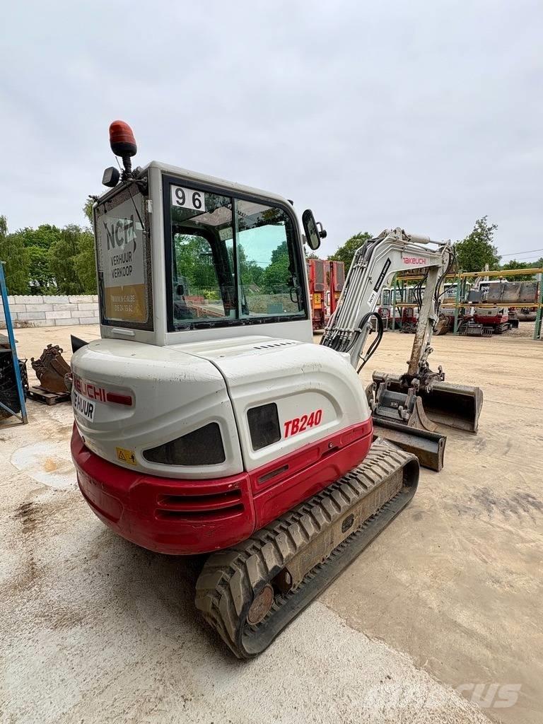 Takeuchi TB 240 小型挖掘机