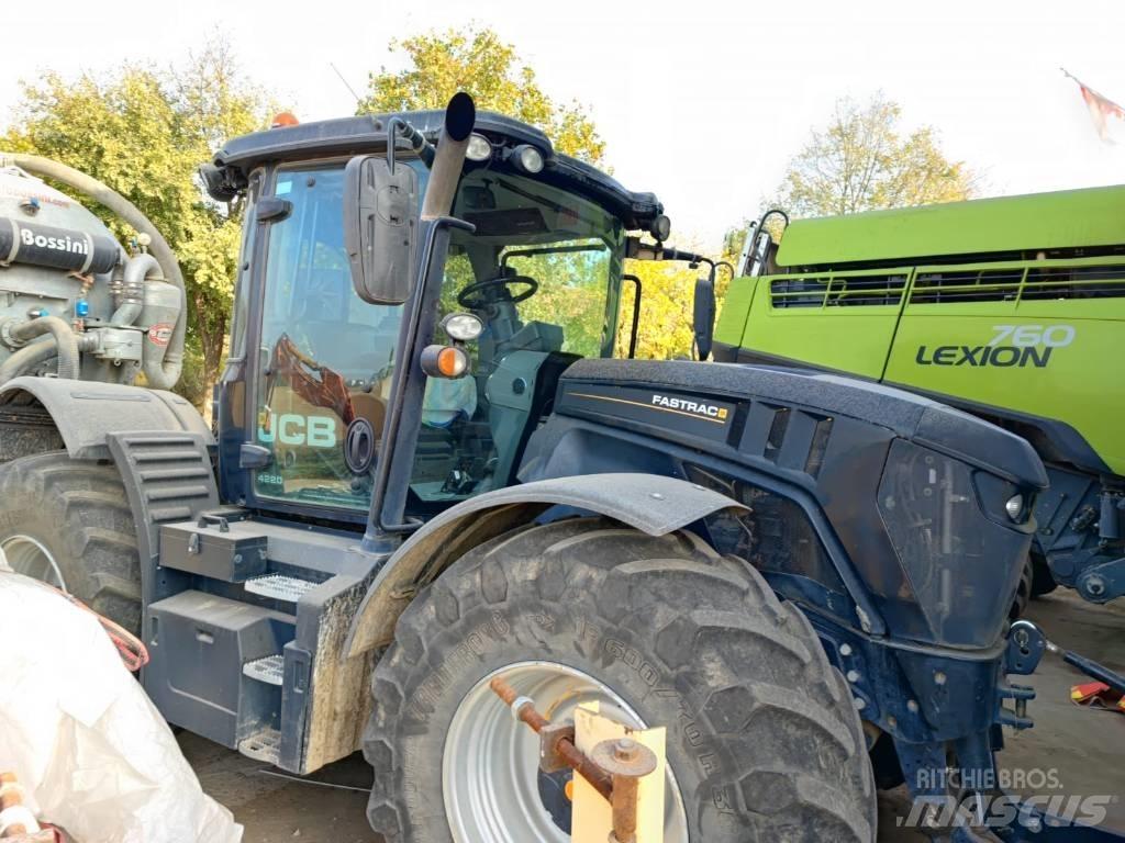 JCB Fastrac 4220 拖拉机/农用车