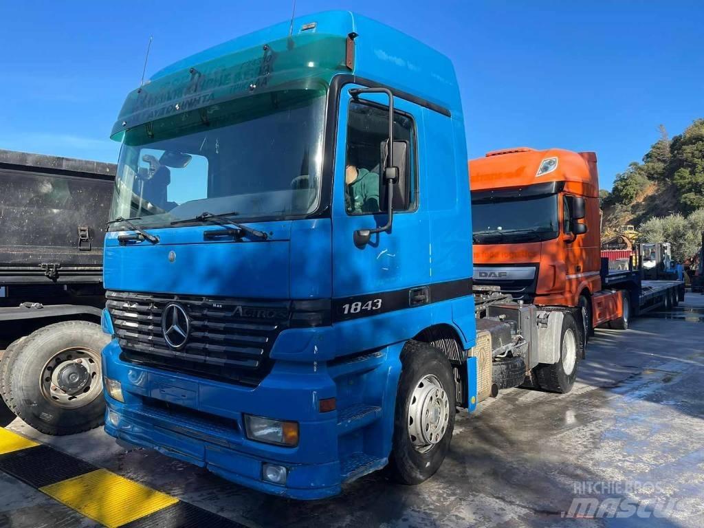 Mercedes-Benz 1843 牵引车