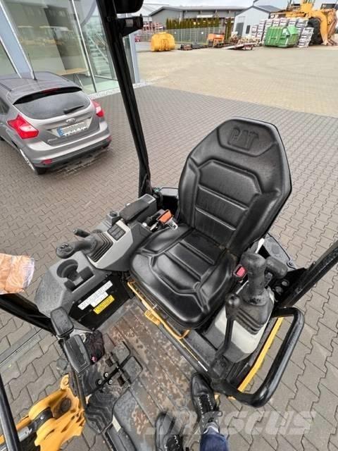 CAT 301.7 CR 小型挖掘机