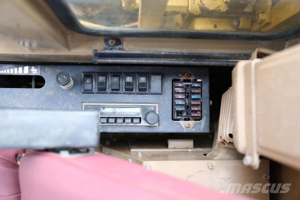 CAT E 70 B 小型挖掘机