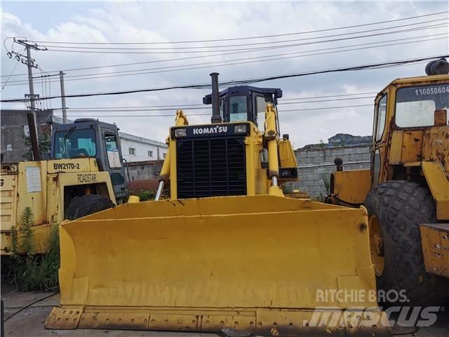Komatsu D85-21 履带式推土机