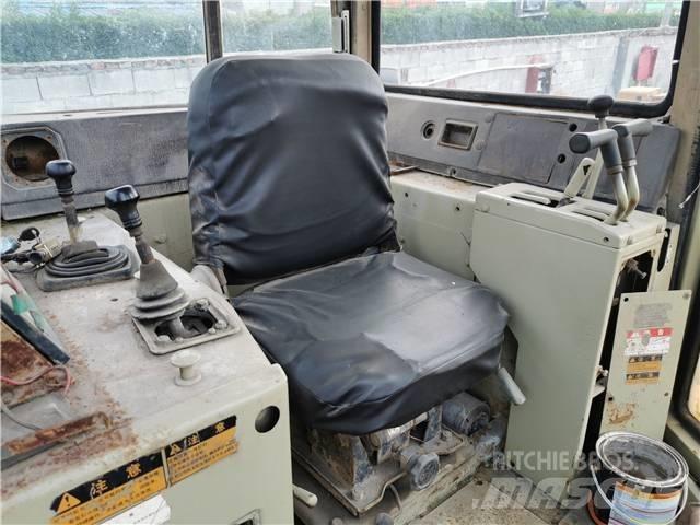 Komatsu D85-21 履带式推土机