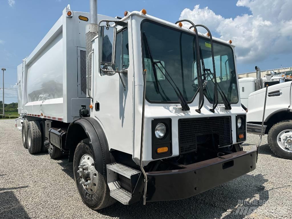 Mack MR 垃圾车
