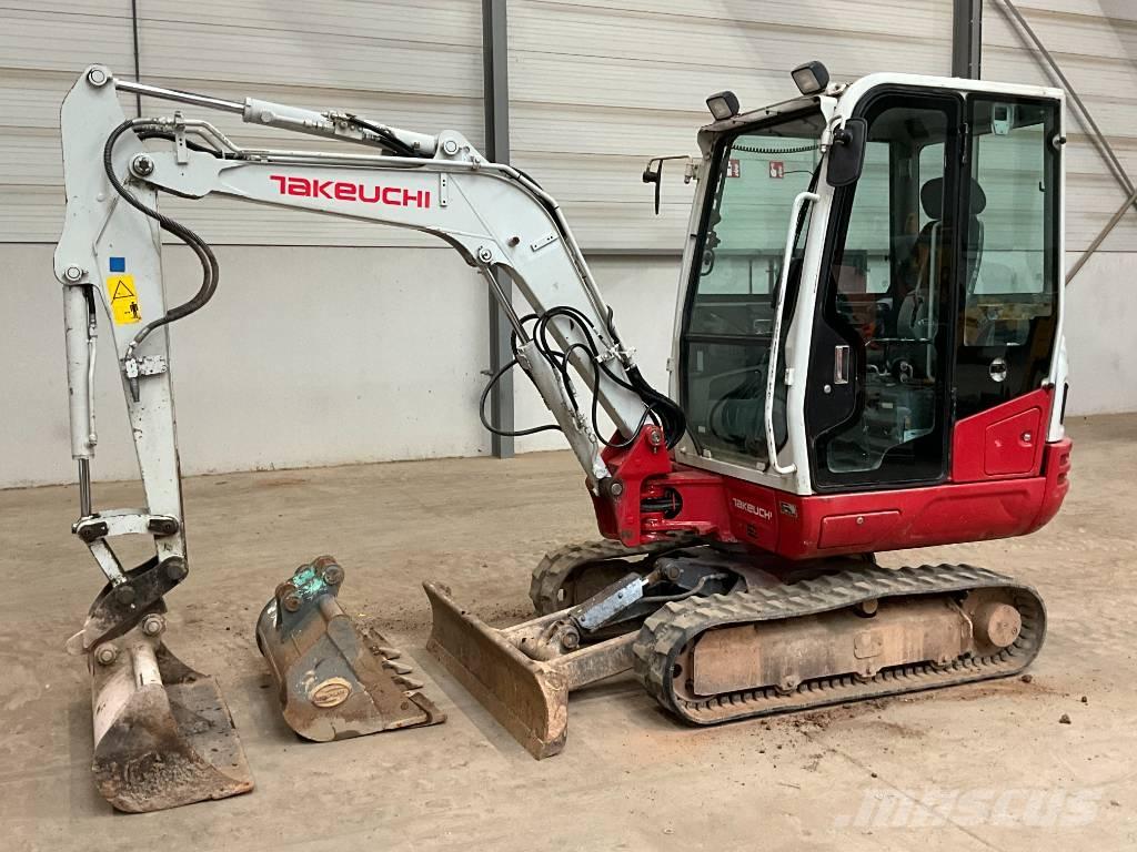 Takeuchi TB 230 小型挖掘机