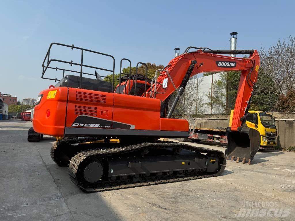 Doosan DX 225 LCA 履带挖掘机