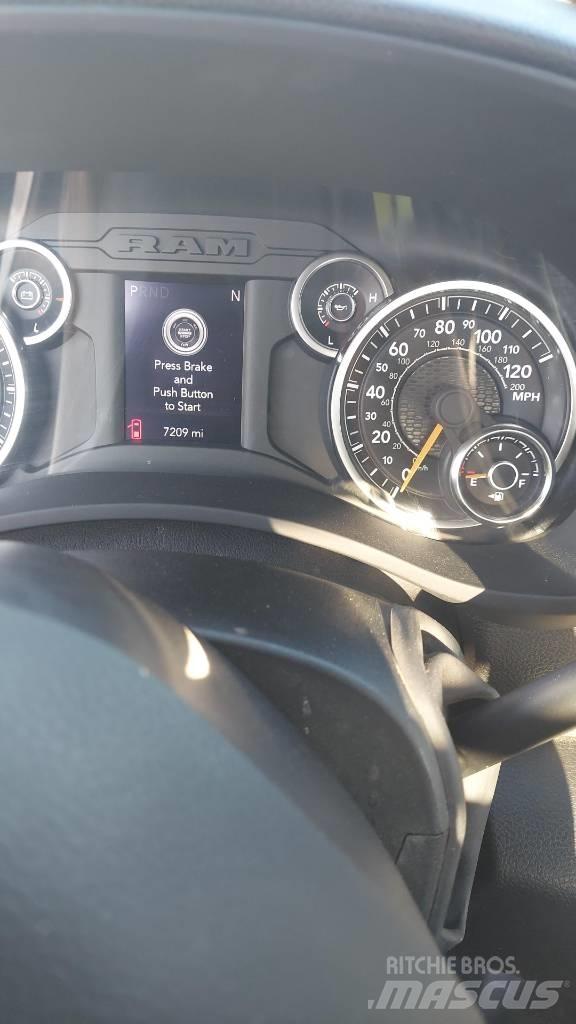 RAM 5500 平板栏板货车