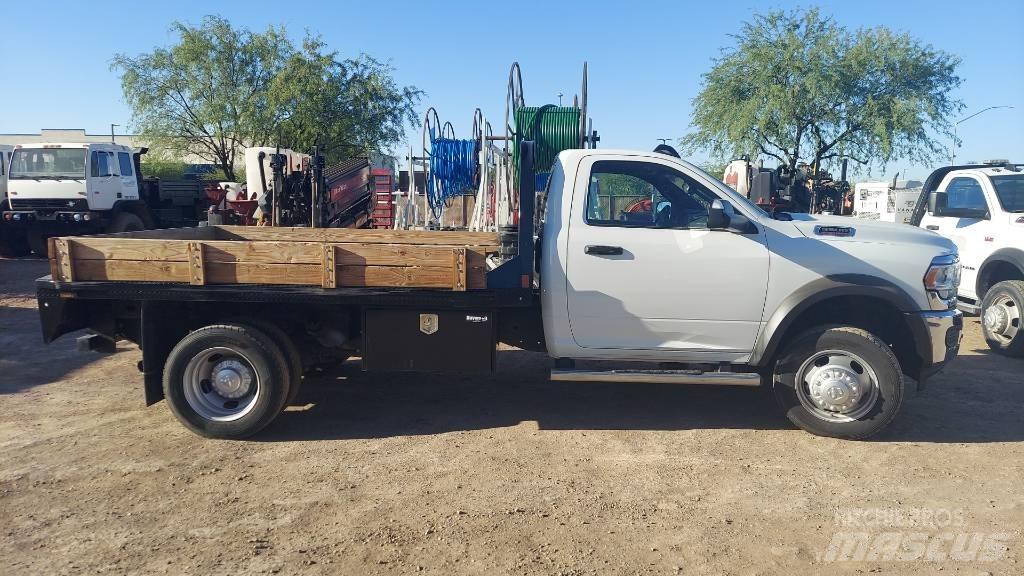 RAM 5500 平板栏板货车