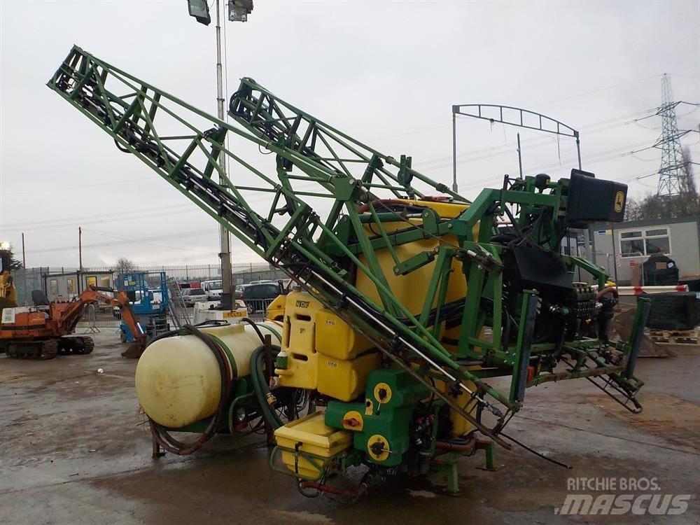 John Deere 510 牵引式喷雾机