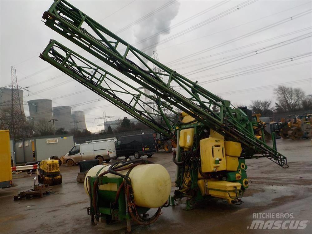 John Deere 510 牵引式喷雾机