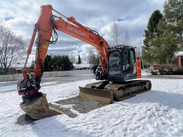 Hitachi ZX135US-6 履带挖掘机