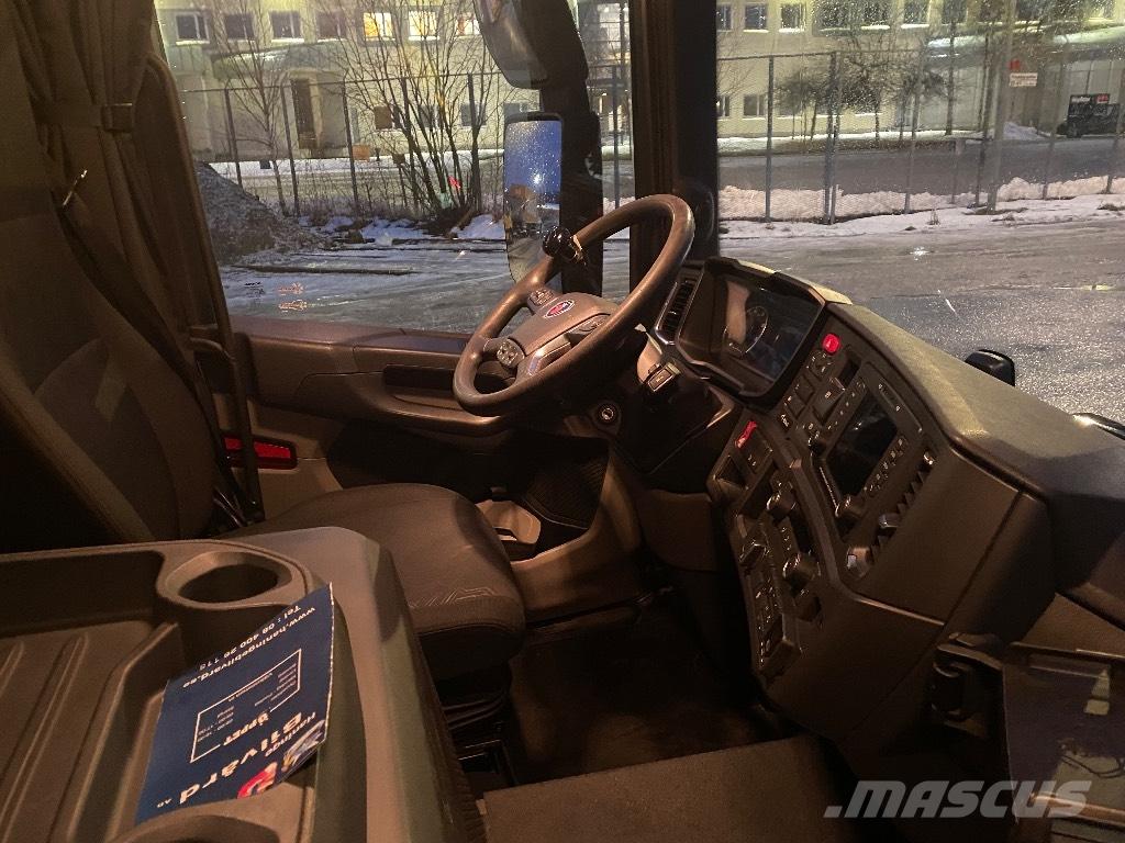 Scania LB 厢式货车