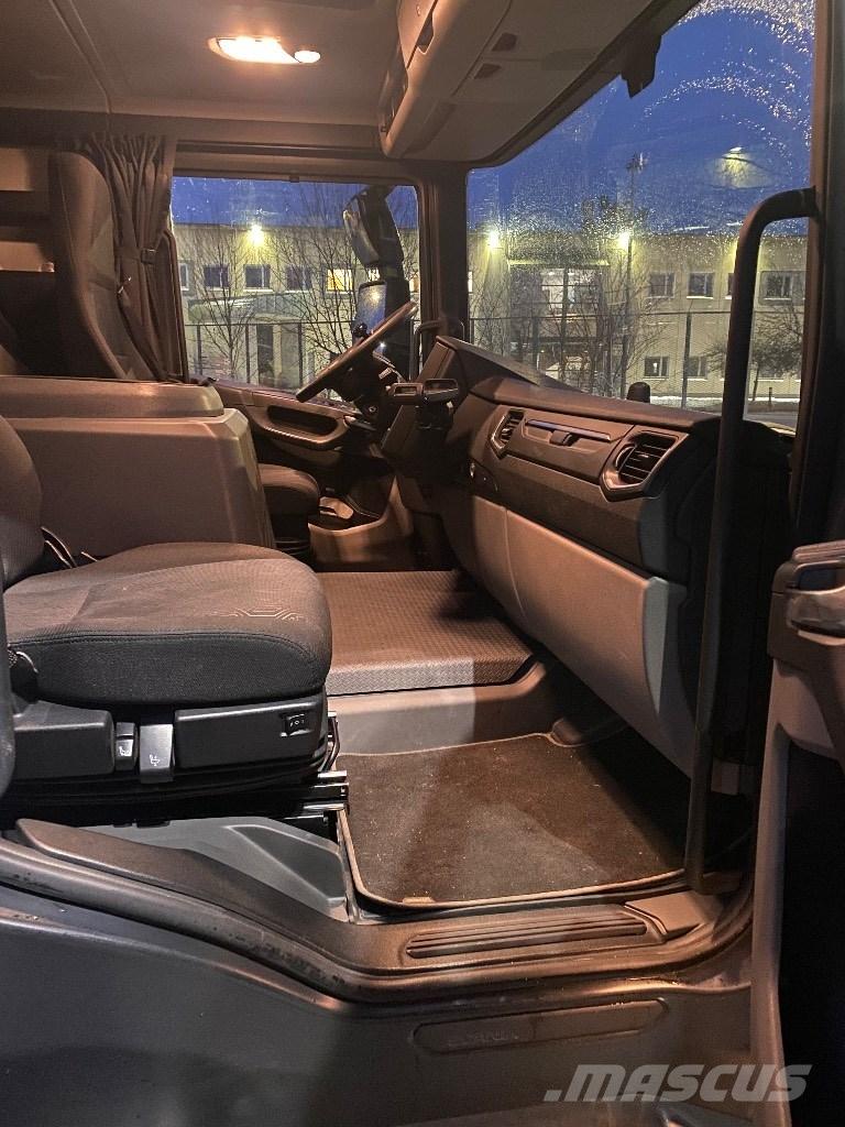 Scania LB 厢式货车