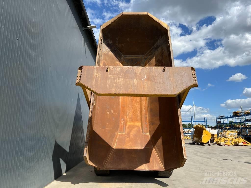 CAT 730 铰接式自卸车